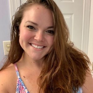 Meet your Posher, Caitlin